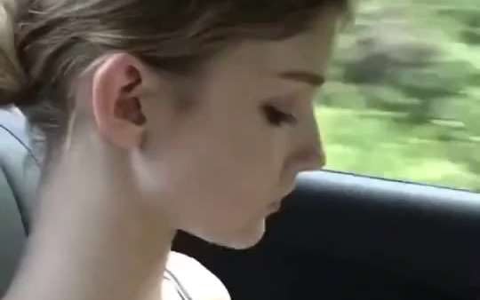少见的腼腆俄罗斯妹子