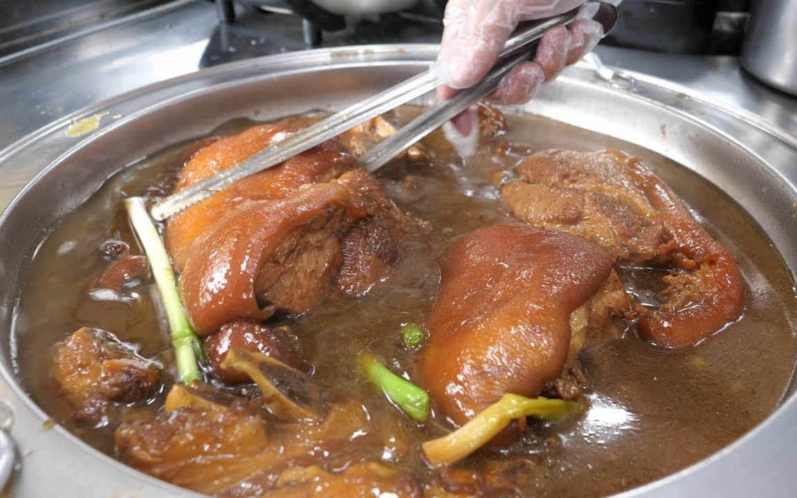 台湾餐馆美食 - 封蹄膀饭, 菜甫蛋, 烫空心菜, 苦瓜排骨汤