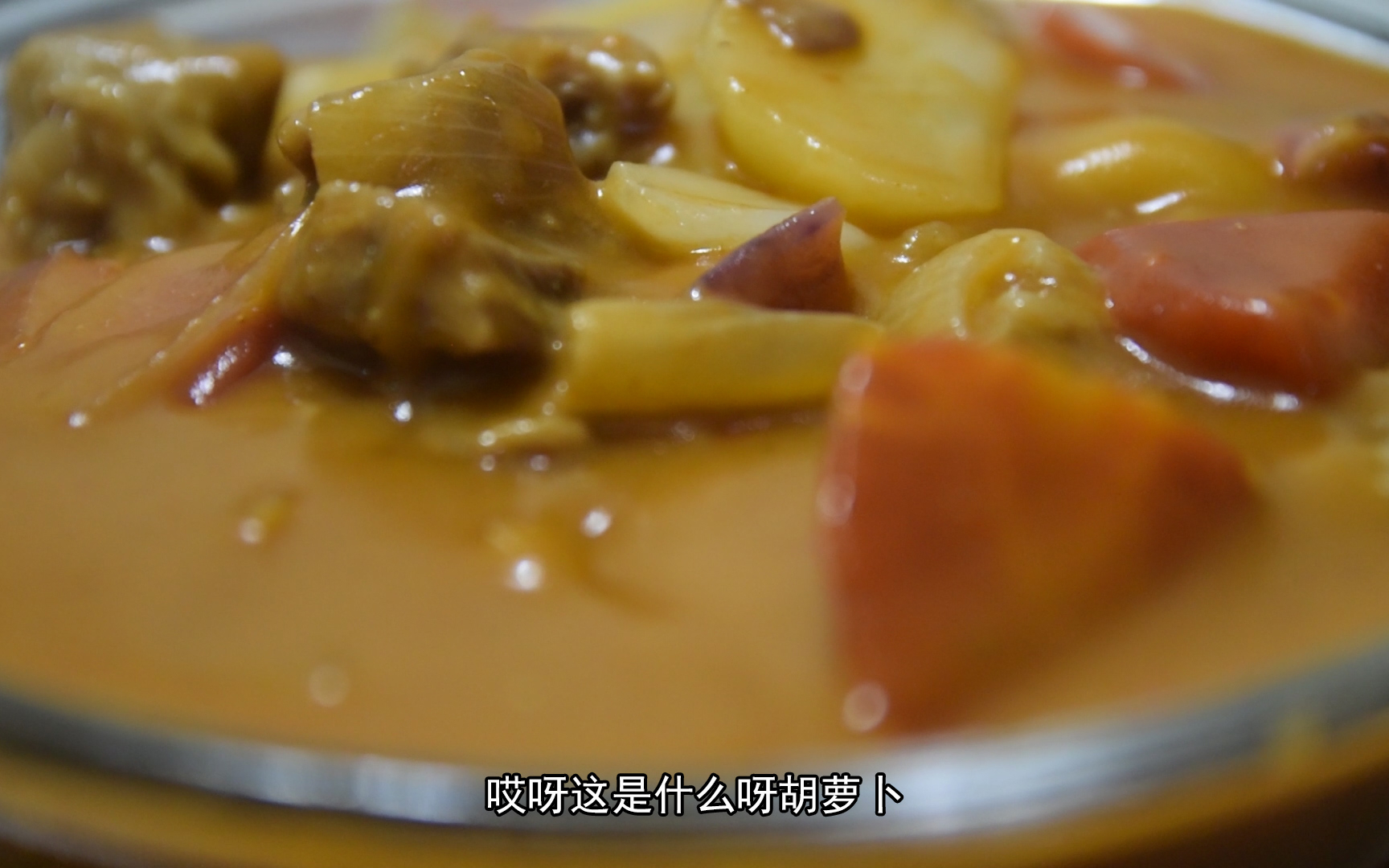 黄油,牛肉,土豆,热量极高的俄餐红扒牛肉,没有白兰地,做两个素菜给胖胖