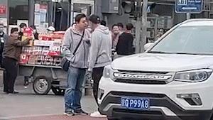 【每日平安402】公交猥亵欲跳窗被路人塞回车厢,约会女子遭拒绝男子报警求关注