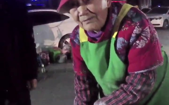 九十六岁的摆摊老奶奶