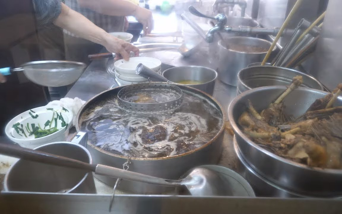 台湾餐馆美食 - 笋丝鸭肉饭, 烟熏鸭肉切盘, 鸭肉冬粉, 烫空心菜, Q蛋, 下水当归汤