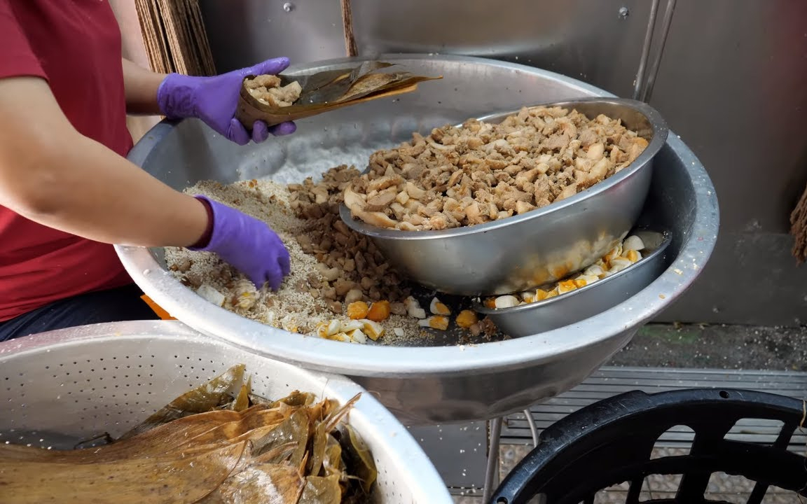 台湾餐馆美食 - 肉粽, 碗粿, 四神汤