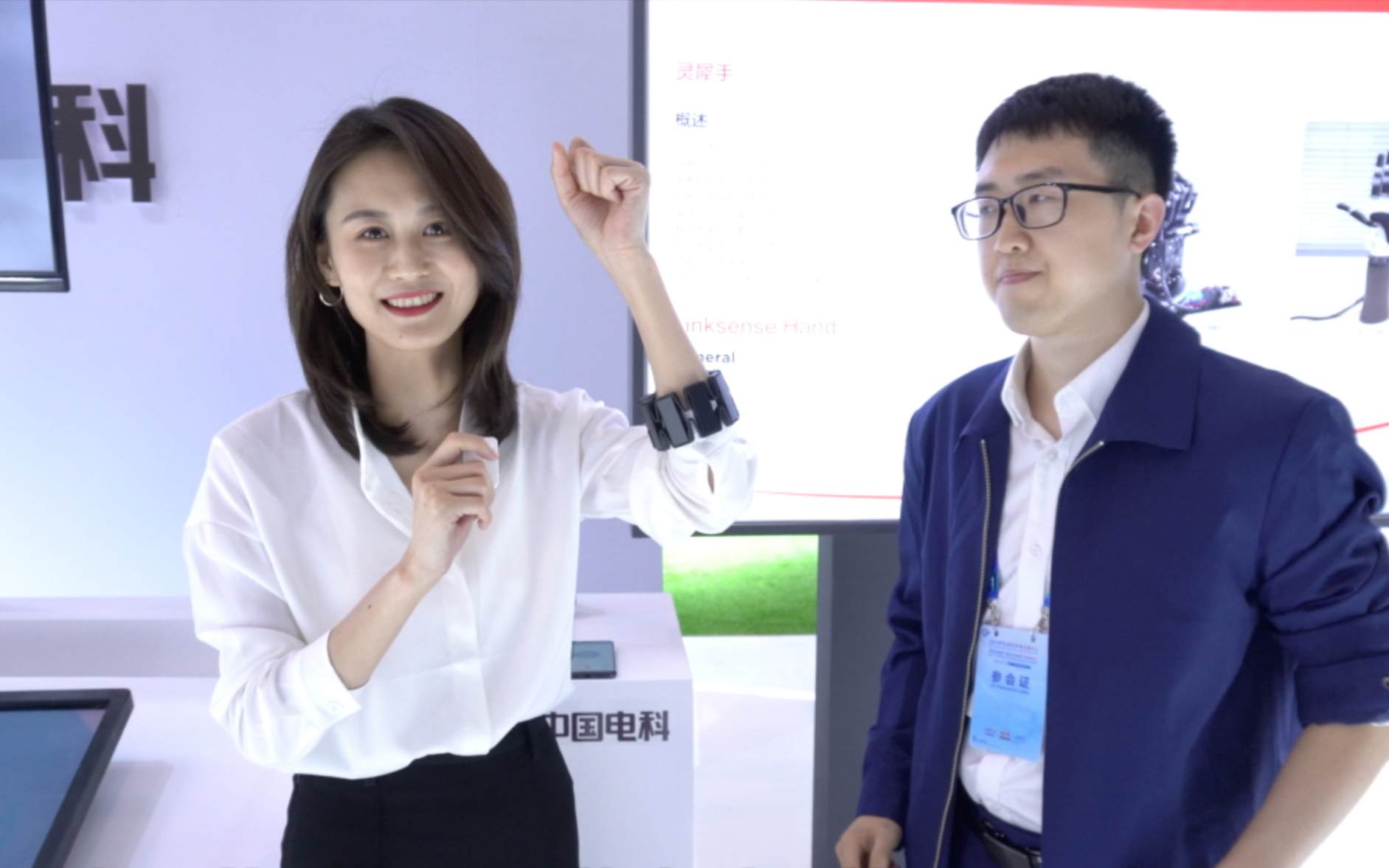 环球时报记者带你感受能破译“神经信号”的智能假手