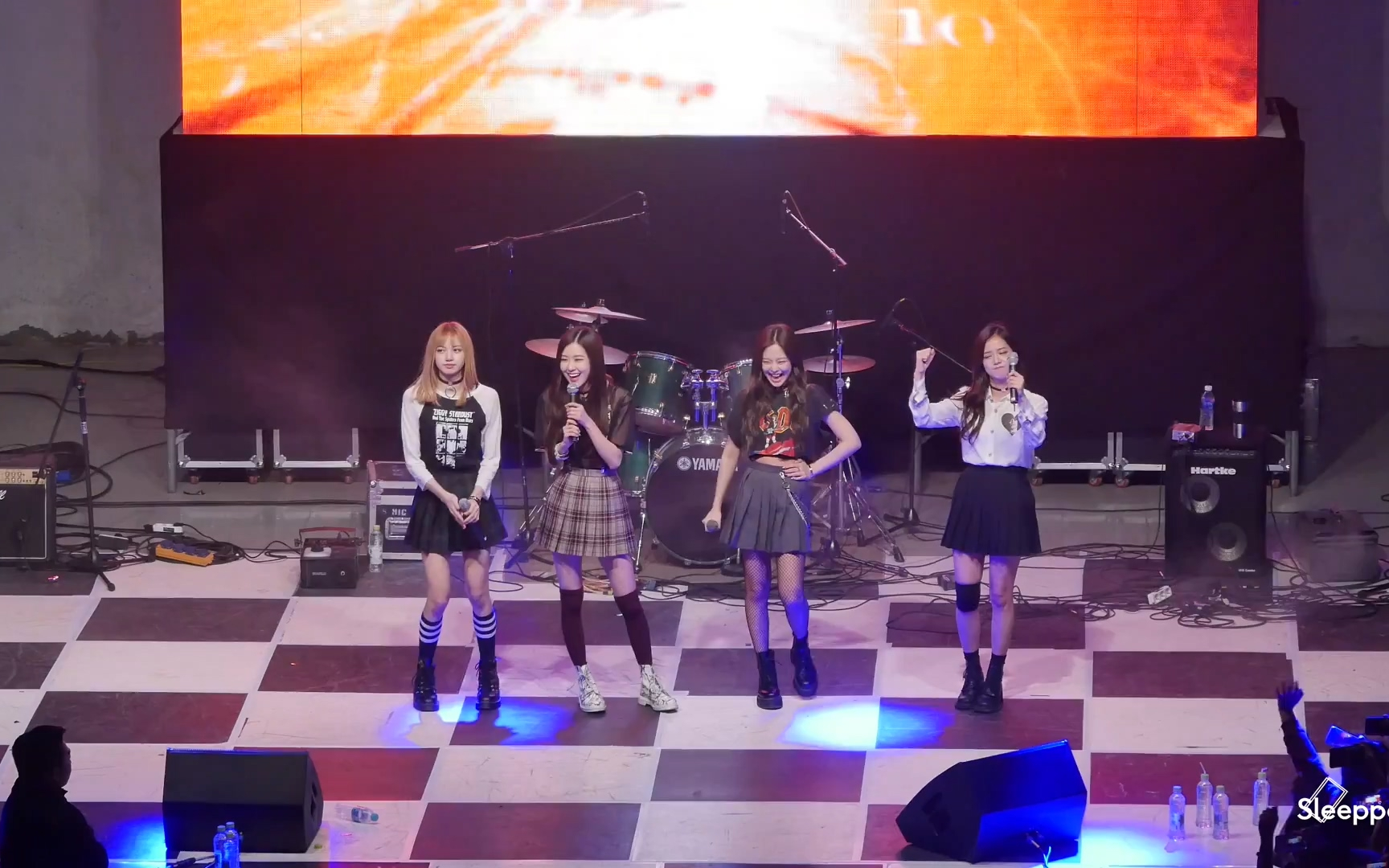 BLACKPINK PLAY WITH FIRE - 明治大学节
