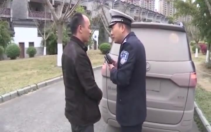 谭警官被拖进了小树林