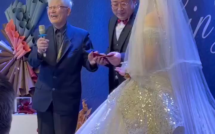爷爷在孙子婚礼上说的话,如此有文化和涵养的老爷爷,这样的家庭应该是幸福的吧
