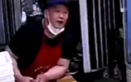 听见顾客诋毁祖国 中国老板“杠”上了:任何人不能诋毁我的国家!