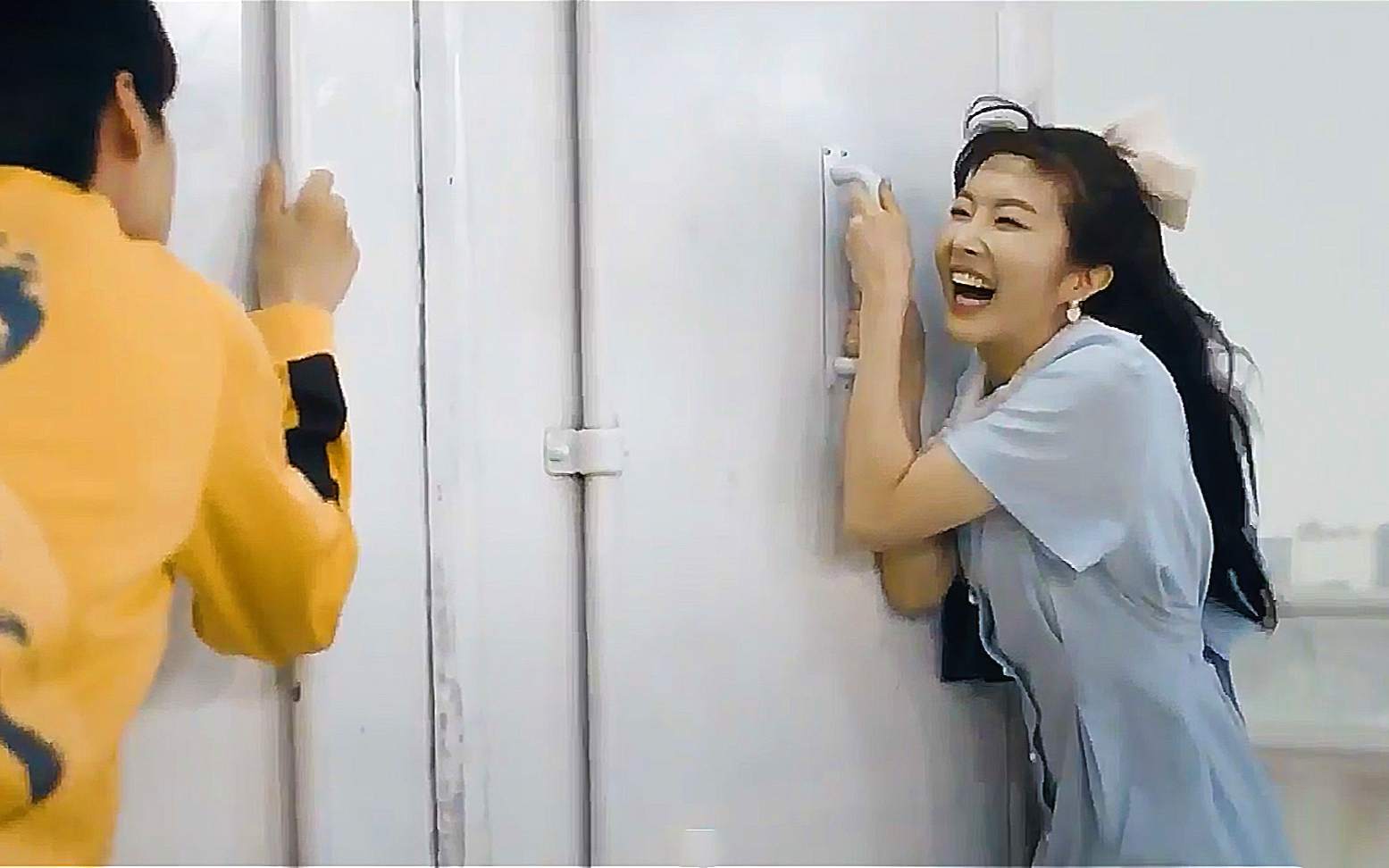 陕西话配音:扒车旅游是很爽,遇上拉肚子可就惨了