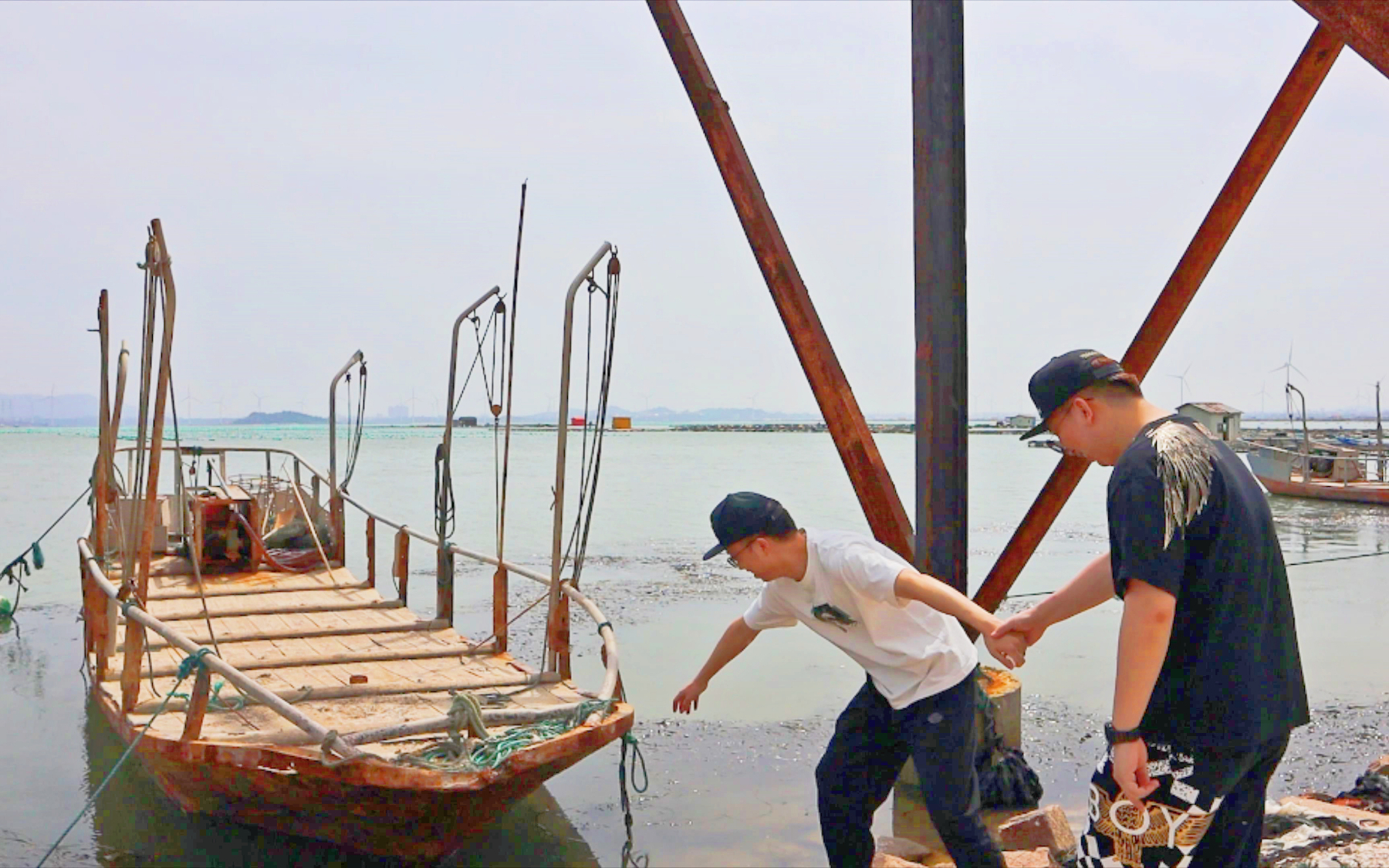 【vlog】海边来首好听的小情歌,听歌的却是四个大男人