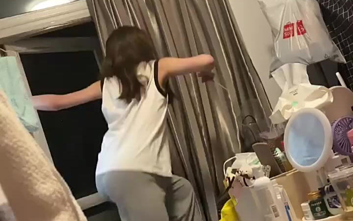 但凡这女生宿舍有一个手机带红外