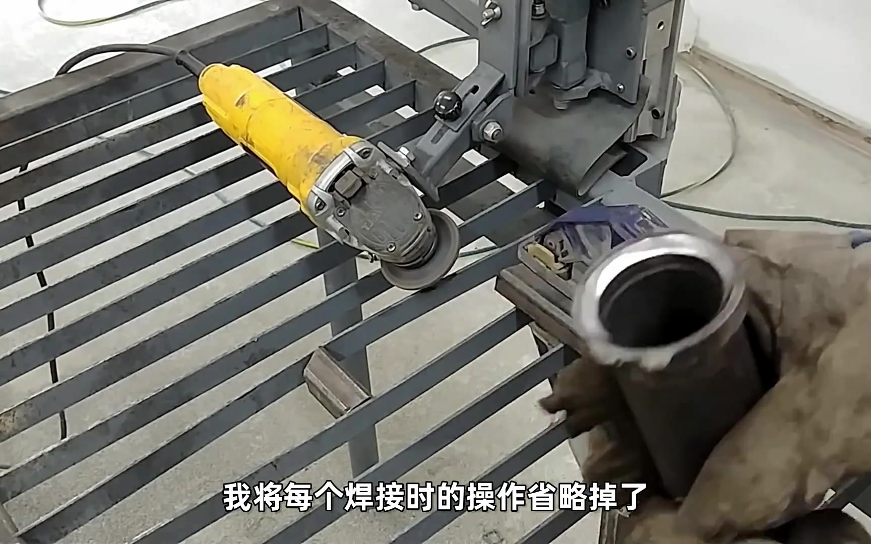 牛人花三千买来材料,改装出一辆新能源摩托,动力强劲能跑两百码