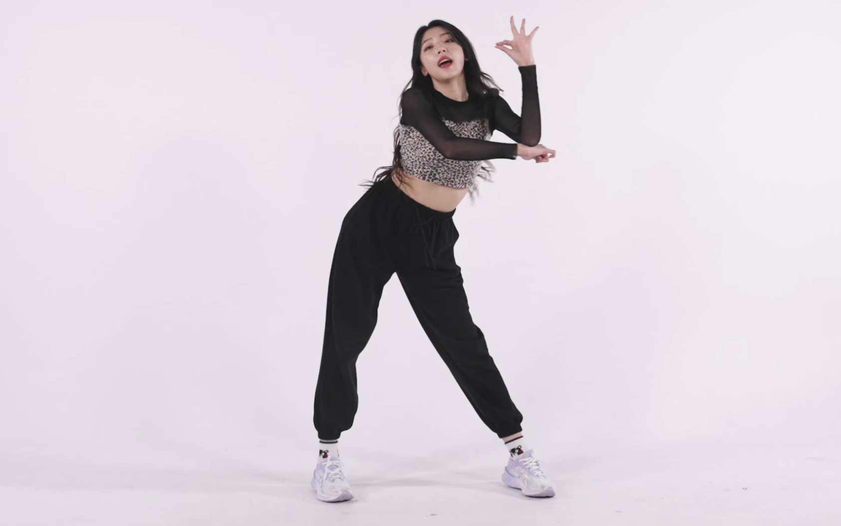 看可爱长腿小姐姐一次跳完KPOP经典舞曲~有你们熟悉的旋律嘛?