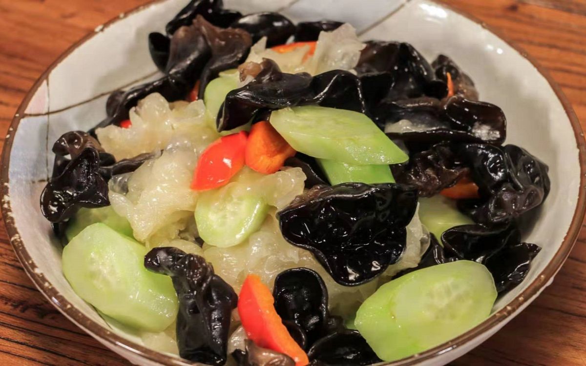 夏季厨房小白必备素菜: 黄瓜炒双耳