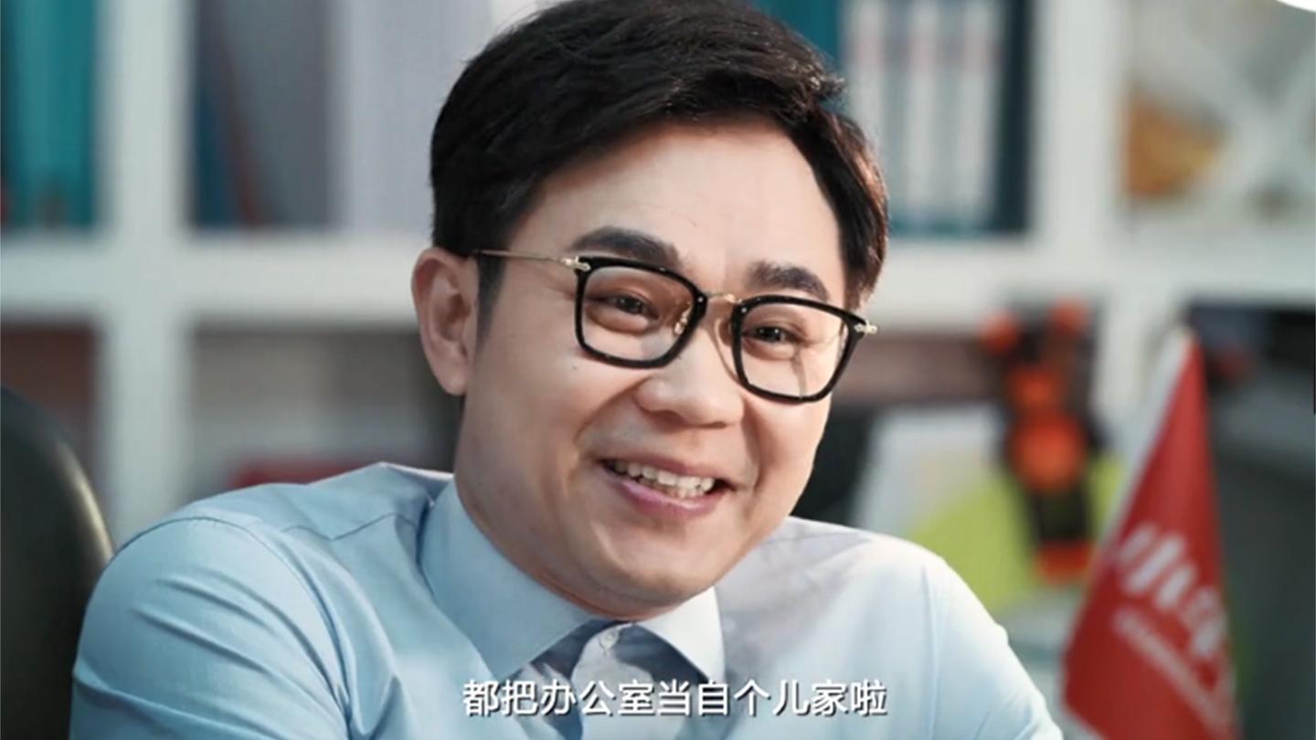 爆笑加班: 王炸加班竟把死神熬白头, 大鹏加班带老婆把办公室当家