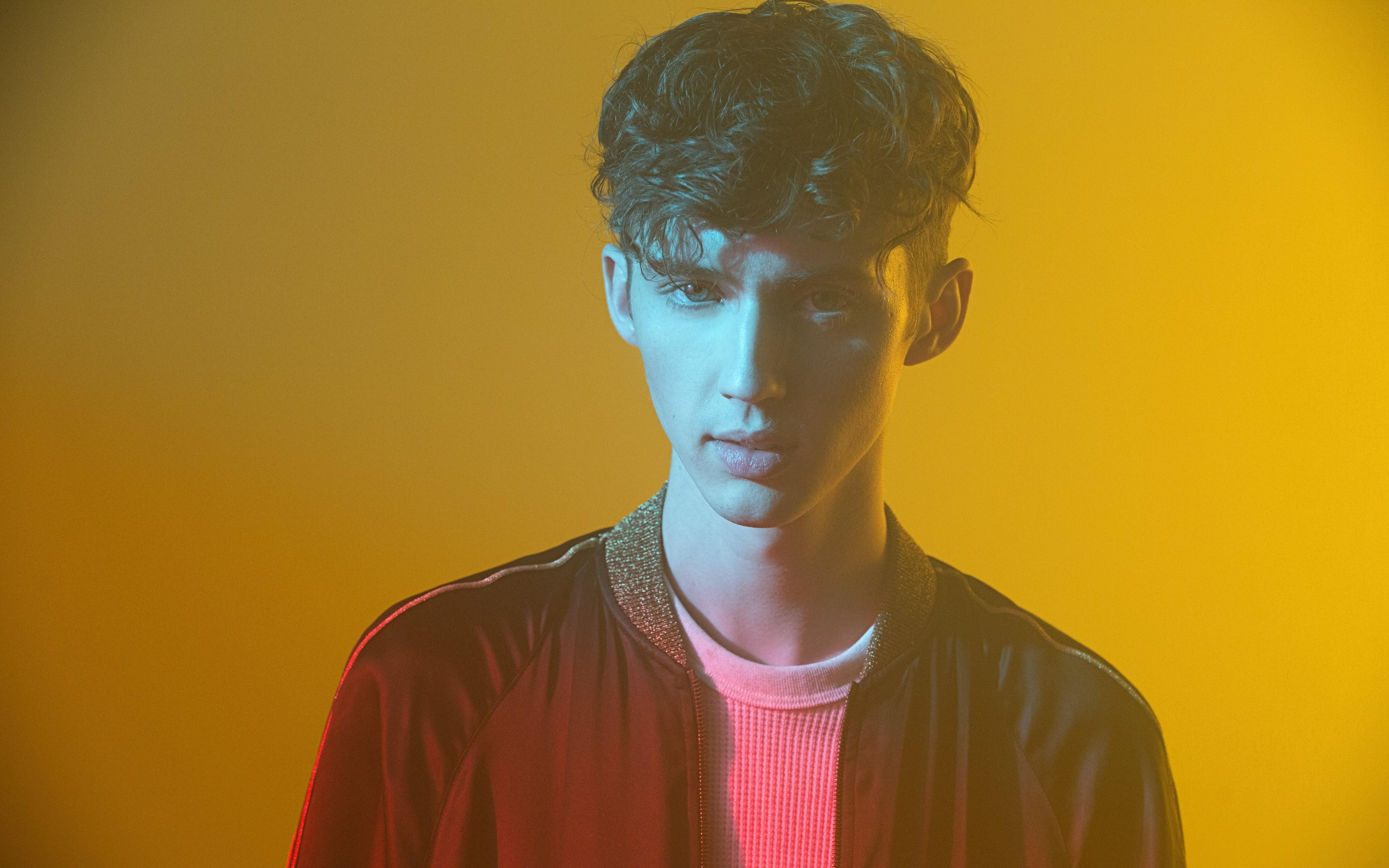【troye sivan】戳爷混音新单《easy》mv, 还有kacey musgraves和mark