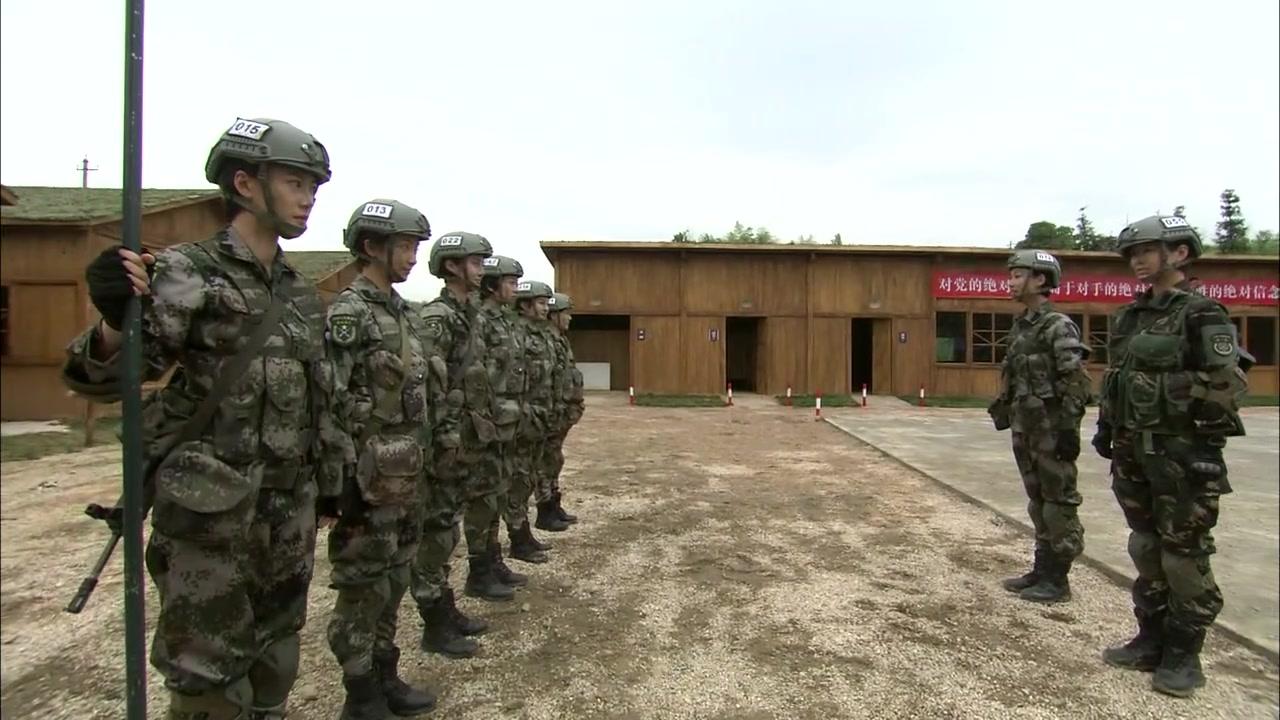 火凤凰: 小姑娘竟然和雷神有故事, 怪不得会这样, 和别人大打出手