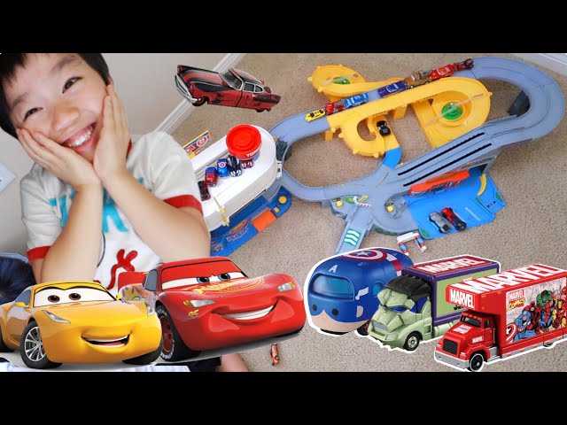 開箱巨無霸風火輪軌道車組 hotwheels!第一次放風箏、騎滑板車看可愛動物!
